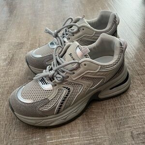BRAND NEW never worn fashion shoes sneakers women silver gray size 8